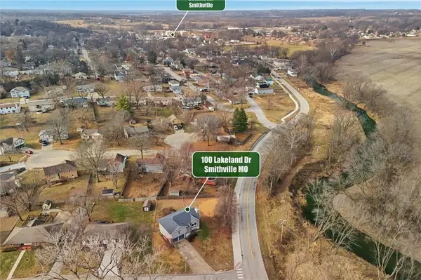 100 Lakeland DR, Smithville, MO 64089