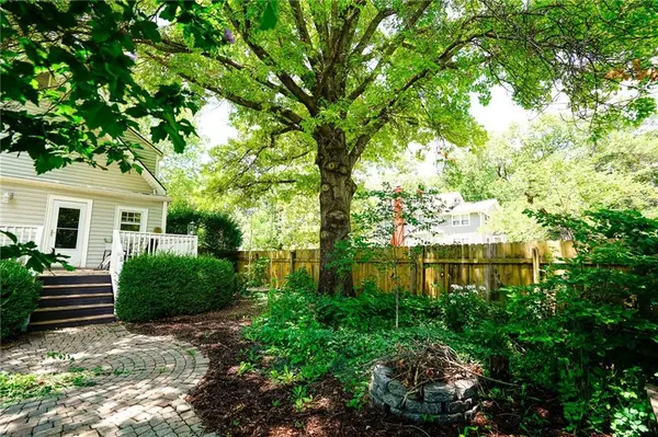 1800 Illinois ST, Lawrence, KS 66044