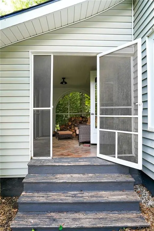 1800 Illinois ST, Lawrence, KS 66044