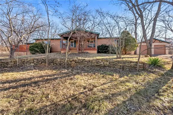 29604 E Easley RD, Lee's Summit, MO 64086