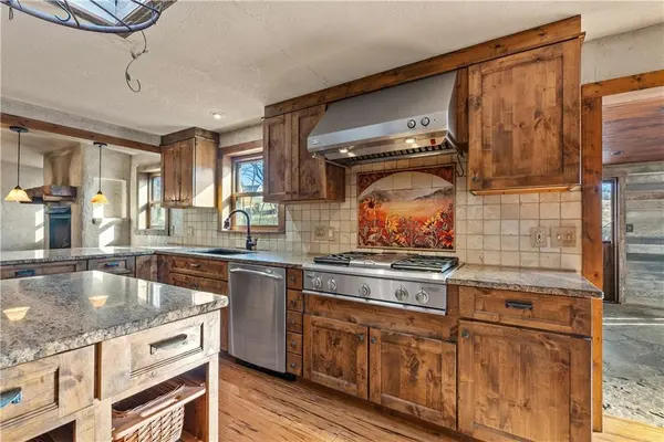 29604 E Easley RD, Lee's Summit, MO 64086