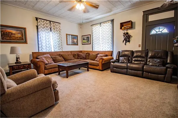 205 S 2ND ST, Maitland, MO 64466