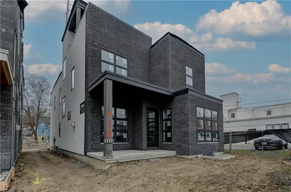 3112 Oak ST,  Kansas City,  MO 64111