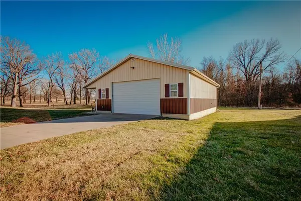 2209 Jil ST, Harrisonville, MO 64701