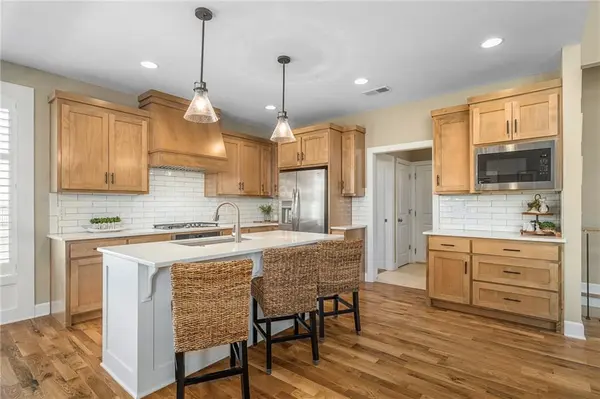 25274 W 83rd TER, Lenexa, KS 66227