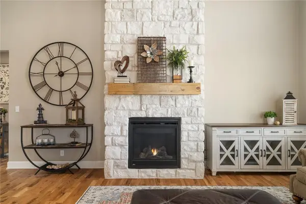 25274 W 83rd TER, Lenexa, KS 66227