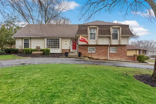 634 W Santa Fe TRL, Kansas City, MO 64145