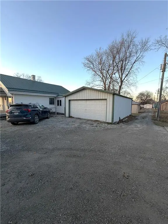 201 E Mcpherson ST, Hopkins, MO 64461