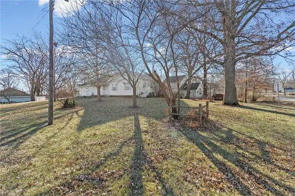 301 Walnut ST, Lathrop, MO 64465