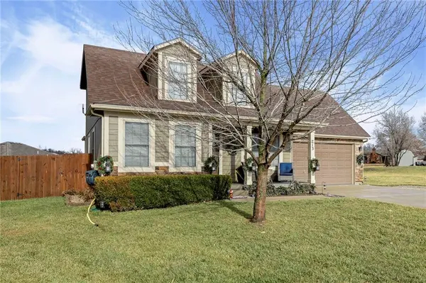 713 Hidden Meadows CT, Paola, KS 66071