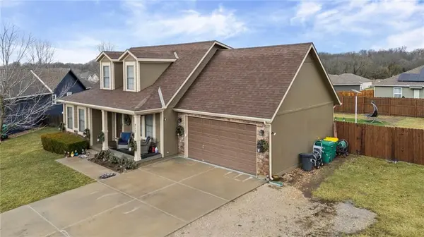 713 Hidden Meadows CT, Paola, KS 66071