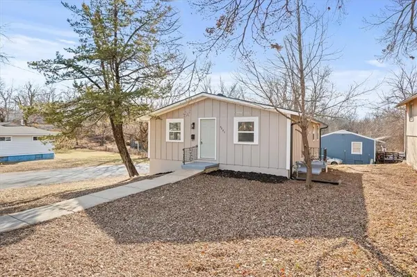 4027 E 45th ST, Kansas City, MO 64130