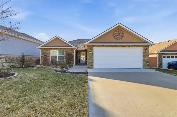 902 Highland ST, Pleasant Hill, MO 64080