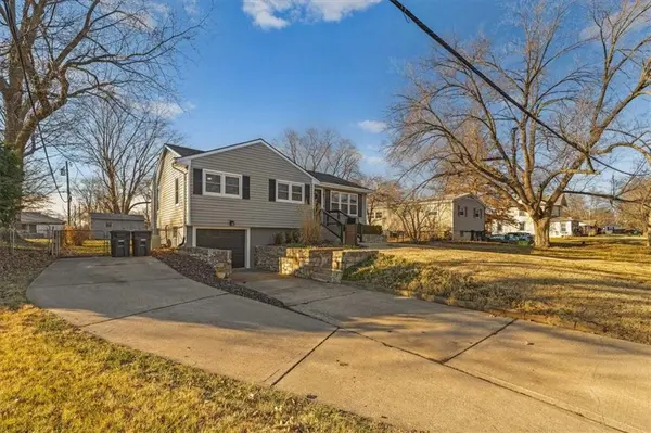 602 S Cedar ST, Belton, MO 64012