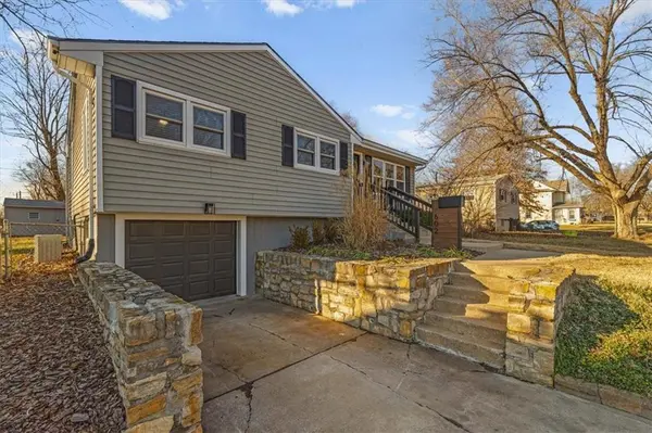 602 S Cedar ST, Belton, MO 64012