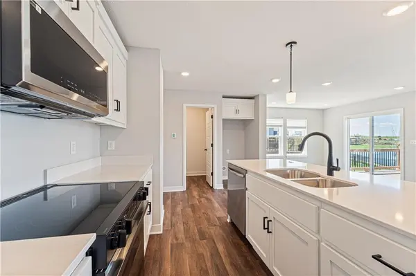 8704 SW Edgewater DR, Blue Springs, MO 64064