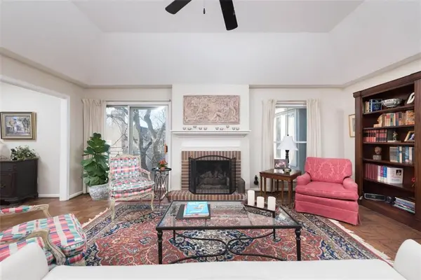 8706 Walmer ST, Overland Park, KS 66212