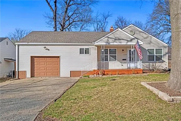 618 W 85th TER, Kansas City, MO 64114