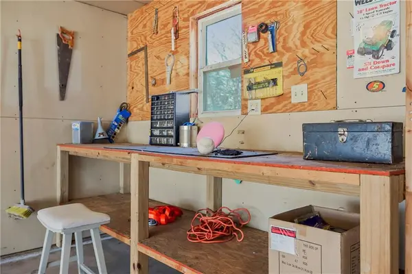 1 Deepwoods CT, Linn Valley, KS 66040