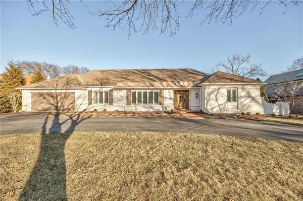 6717 Willow LN, Mission Hills, KS 66208