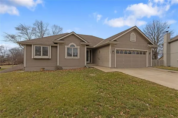1606 Opal DR, Kearney, MO 64060