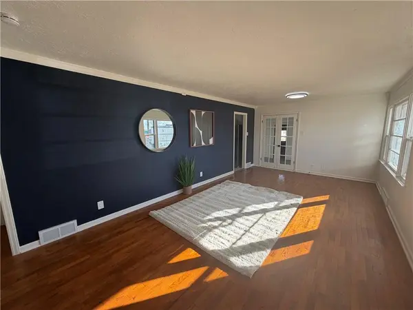 1103 N 24th ST, St Joseph, MO 64506