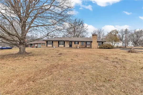 8112 Raytown RD, Raytown, MO 64138