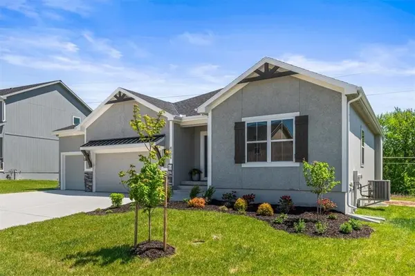 4304 SE Adams DR, Blue Springs, MO 64014