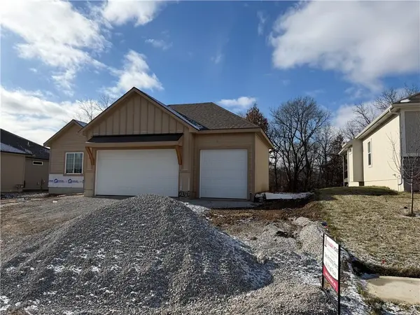2304 NW Rymeg DR, Grain Valley, MO 64029