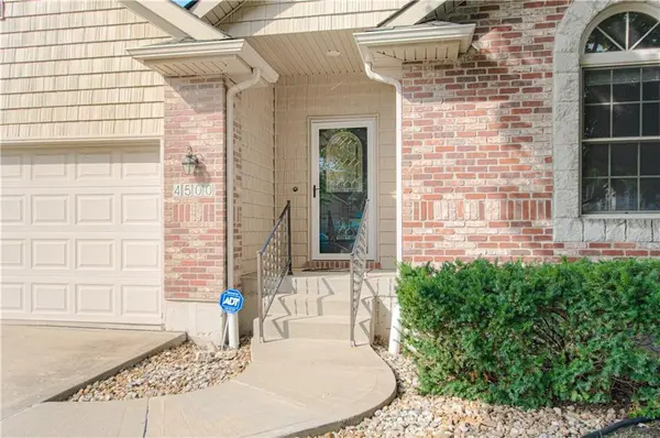 4500 Harvard LN, Kansas City, MO 64133