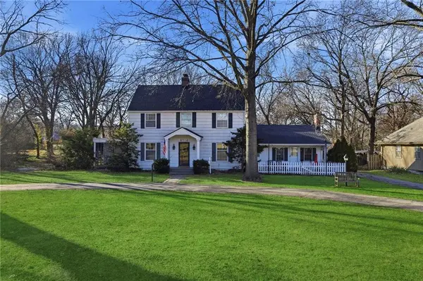 6724 Broadmoor ST, Overland Park, KS 66204