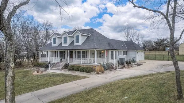 19535 Birch ST, Stilwell, KS 66085