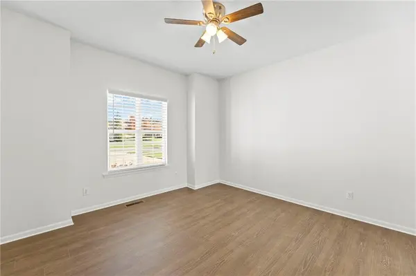 21962 W 116th TER, Olathe, KS 66061