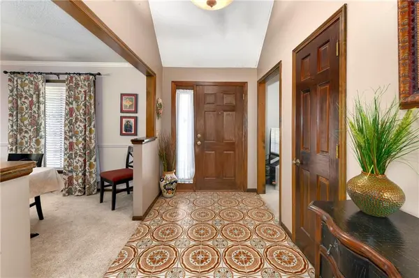 10139 Earnshaw ST, Lenexa, KS 66215