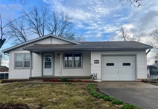 901 W Davis ST, Savannah, MO 64485