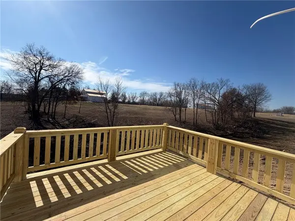 1407 W 6th Street TER, Knob Noster, MO 65336