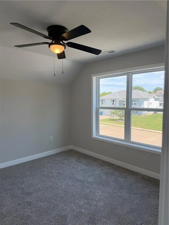 1407 W 6th Street TER, Knob Noster, MO 65336