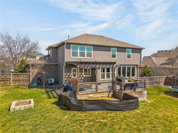 1409 SW Whistle DR, Lee's Summit, MO 64082
