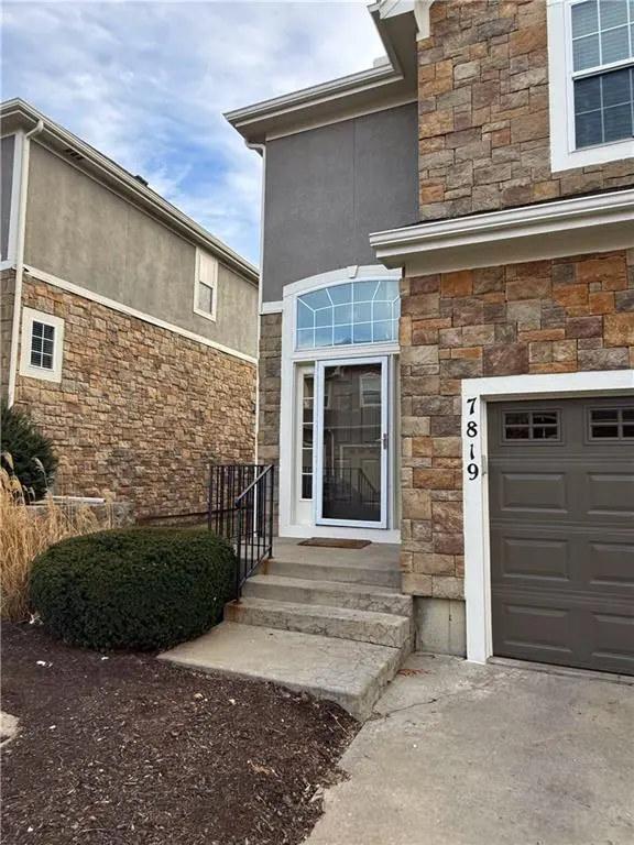7819 W 158th CT, Overland Park, KS 66223