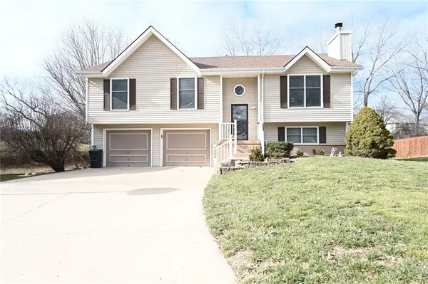 7300 Chaddy CIR, Pleasant Valley, MO 64068