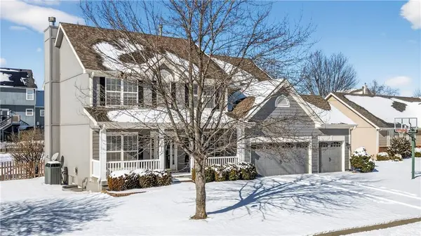 1516 Glen Brook LN, Liberty, MO 64068