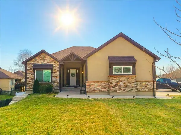 12100 Astor CT,  Peculiar,  MO 64078