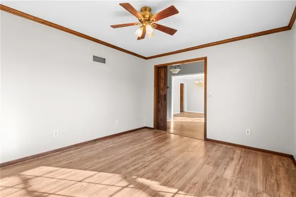 8280 W 117th ST, Overland Park, KS 66210
