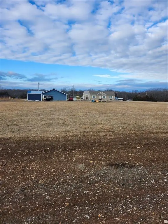 13 Newberry DR, Linn Valley, KS 66040