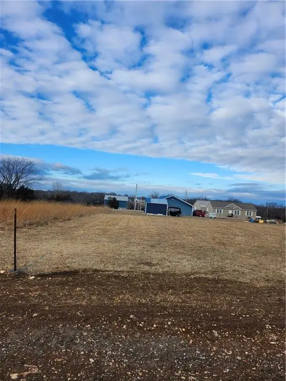 13 Newberry DR, Linn Valley, KS 66040