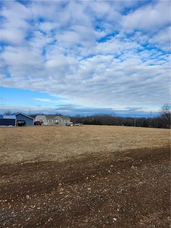 13 Newberry DR, Linn Valley, KS 66040