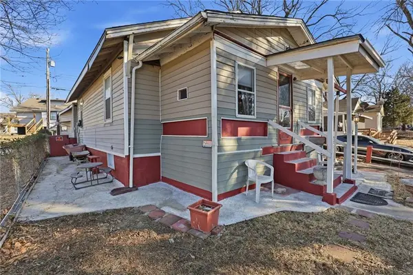803 S CEDAR AVE, Independence, MO 64053