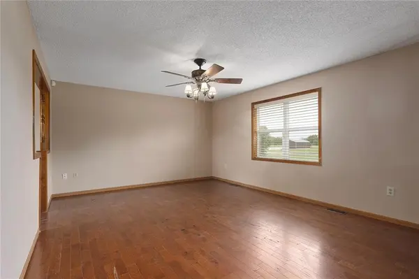 23704 S Scottsdale TER, Peculiar, MO 64078