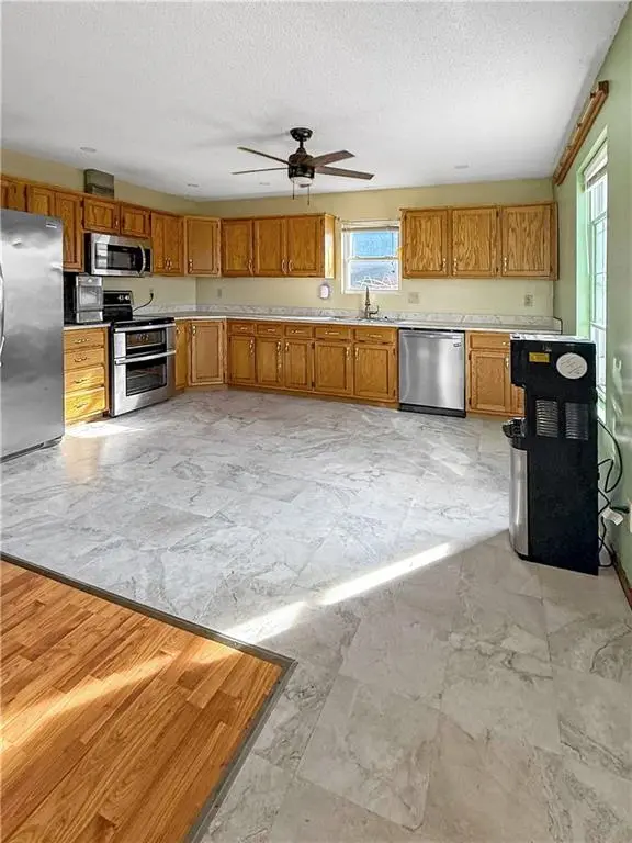 523 N Lafayette ST, Corder, MO 64021