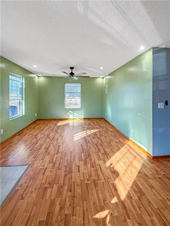 523 N Lafayette ST, Corder, MO 64021
